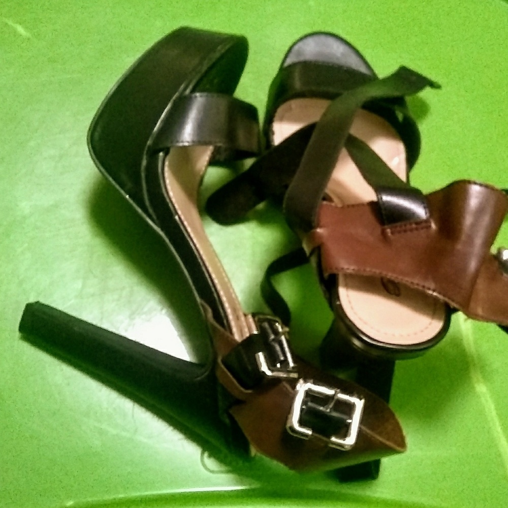 Breckelles size 9 high heels